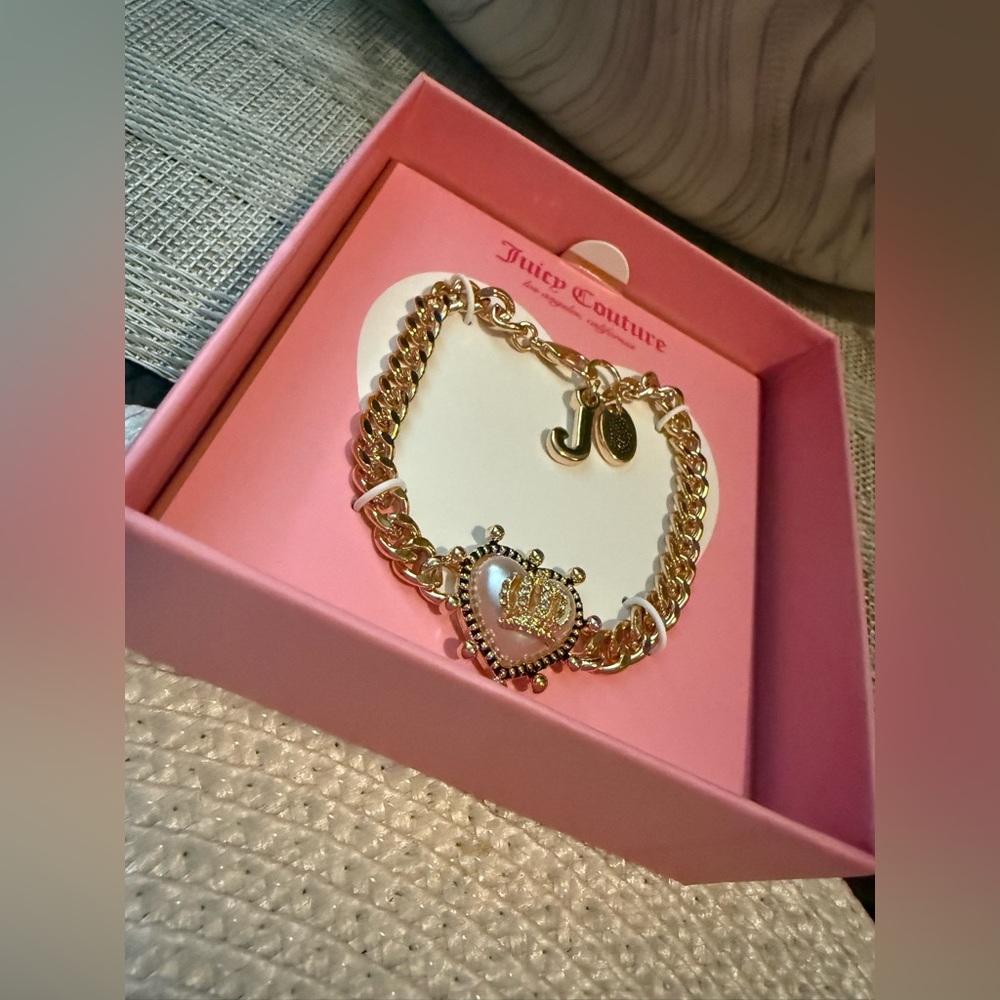 Juicy Couture Pretty Gold Heart Bracelet - Picture 2 of 4